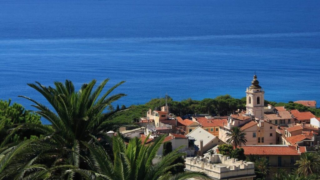Bordighera Alta, vista del campanile e dei tetti del centro storico